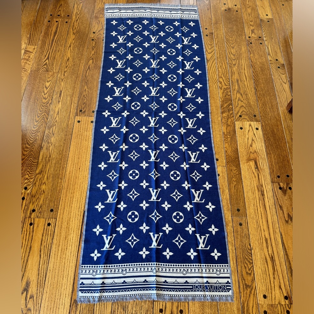 AUTH LOUIS VUITTON Monogram Scarf